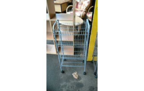 DESSERTE A ROULETTES