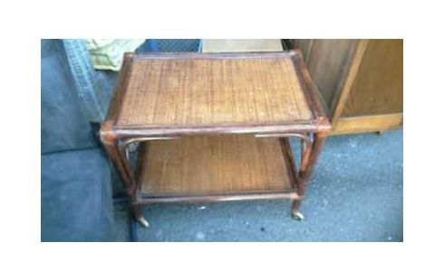 BIJZETTAFEL OP WIELTJES ROTAN