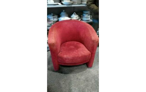 SILLA BAJA PARA SENTARSE JUNTO AL FUEGO TERCIOPELO ROJO ESTADO ACTUAL