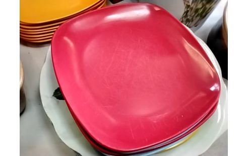 LOT DE ASSIETTE PLASTIQUE