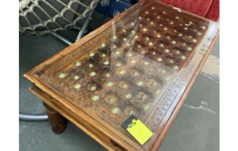 TABLE BASSE SCULPTÉE