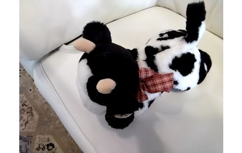 PELUCHE Vache allongée