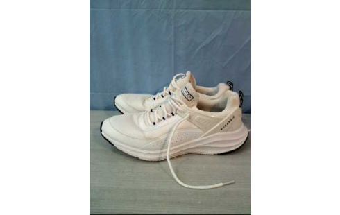 SPORTSCHUHE WEISS VERSCHIEDEN