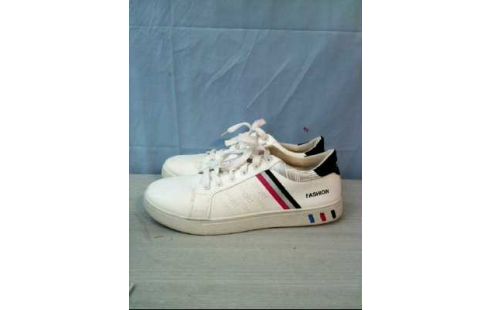 SPORTSCHUHE WEISS VERSCHIEDEN