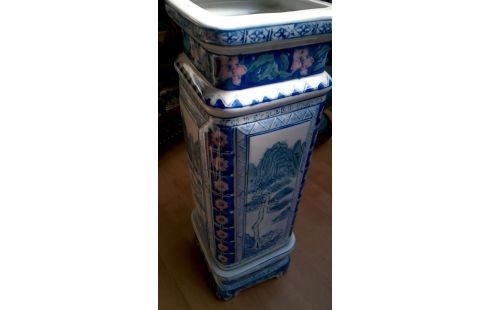 VASE CARRE ORIENTAL BLANCHE BLEUE MET PIED