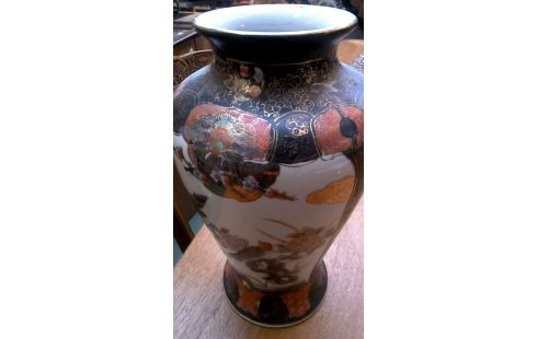 VASE ORIENTAL