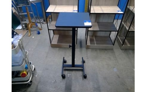 COMPUTERMEUBEL ZWART, OP WIELTJES, VERSTELBAAR