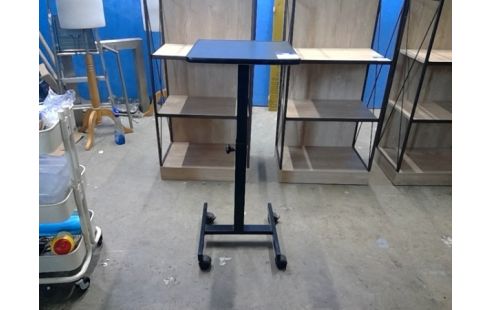 COMPUTERMEUBEL ZWART, OP WIELTJES, VERSTELBAAR