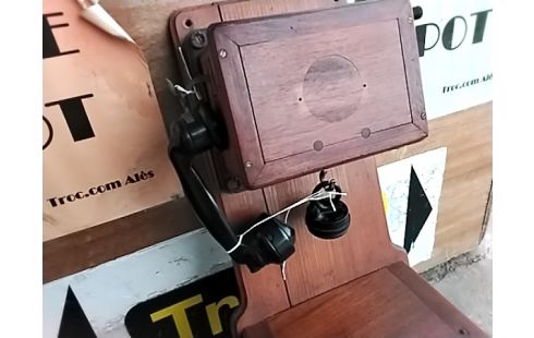 TELEPHONE MURAL ANCIEN