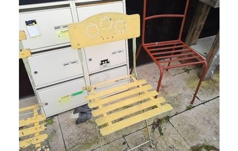 CHAISE PLIANTE FER JAUNE (MOTIF FLEURS)