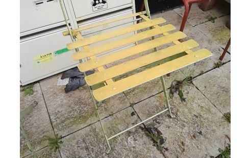 CHAISE PLIANTE FER JAUNE (MOTIF FLEURS)