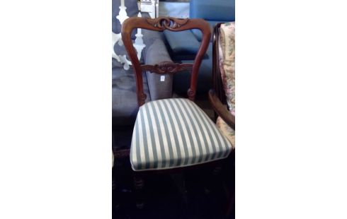 CHAISE DE STYLE  LA PIECE