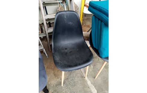 CHAISE NOIRE