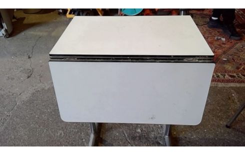 TABLE DE CUISINE  FORMICA RABATS