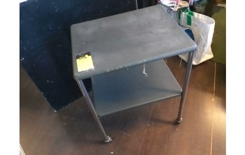 TABLE D'APPOINT A ROULETTES