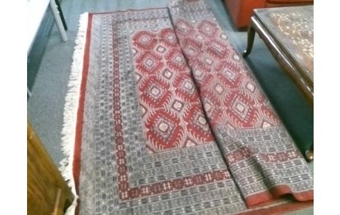 TAPIS MOTIF ROUGE