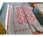 TAPIS MOTIF ROUGE
