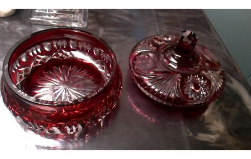 JARRÓN CON TAPA CRISTAL REDONDO ROJO