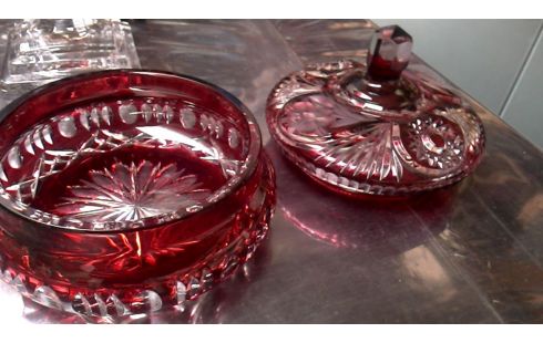 JARRÓN CON TAPA CRISTAL REDONDO ROJO