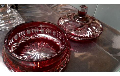 JARRÓN CON TAPA CRISTAL REDONDO ROJO