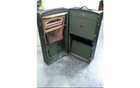 ÜBERSEEKOFFER SCHWARZ ANTIK OSHKOSH