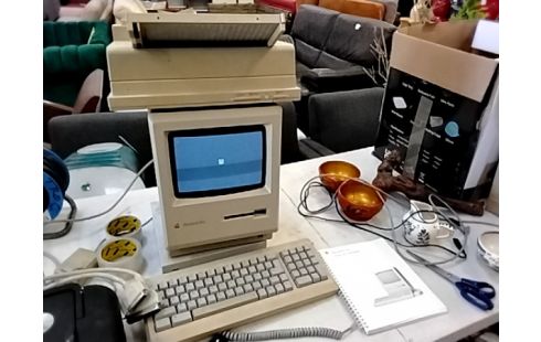 ORDINATEUR  MACINTOSH PLUS FONCTIONNEL + CLAVIER SOURIS IMPRIMANTE ET NOTICE