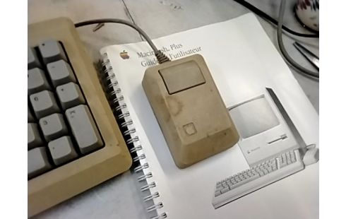 ORDINATEUR  MACINTOSH PLUS FONCTIONNEL + CLAVIER SOURIS IMPRIMANTE ET NOTICE