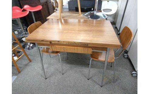 TABLE FORMICA 2 CHAISES