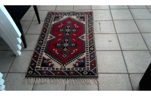 TAPIS  LAINE  FAIT   MAIN  126-75 CM