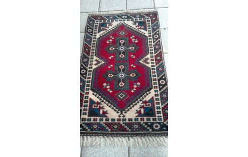TAPIS  LAINE  FAIT   MAIN  126-75 CM