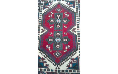 TAPIS  LAINE  FAIT   MAIN  126-75 CM