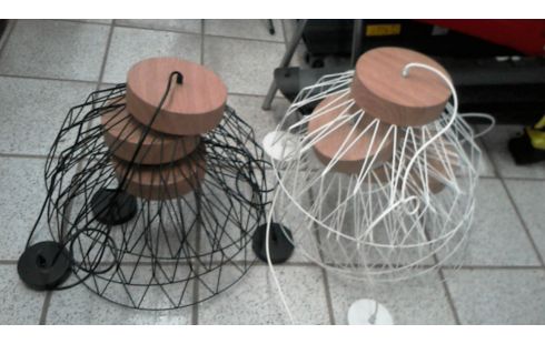 SUSPENSION  METAL  TGM     L' UNE