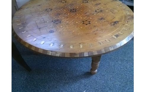 TABLE BASSE RONDE STYLE MARQUETTERIE