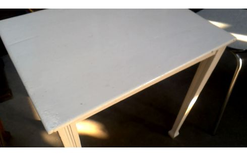 BIJZETTAFELTJE WIT ART DECO