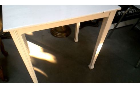 BIJZETTAFELTJE WIT ART DECO