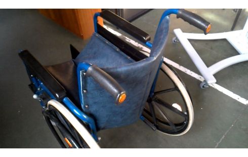 KAR ROLSTOEL BLAUW VERMEIREN