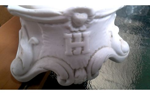 STATUE BLANCHE PORCELAINE