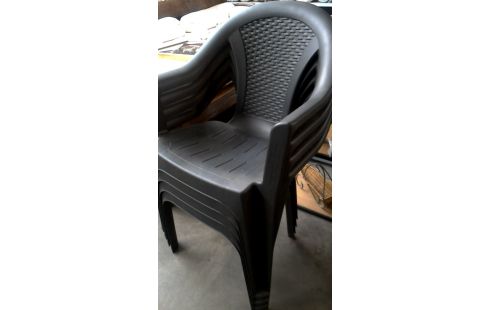 4 SILLAS DE JARDÍN NEGRA PVC