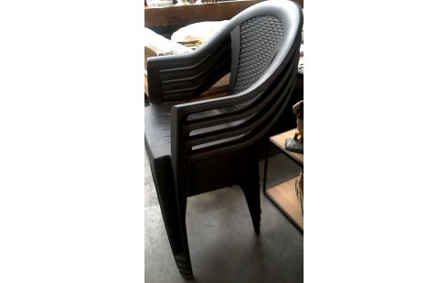 4 SILLAS DE JARDÍN NEGRA PVC