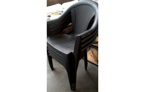 4 SILLAS DE JARDÍN NEGRA PVC