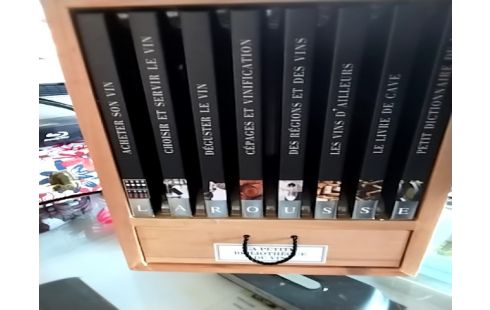 LIVRE Petite bibliothèque du vin