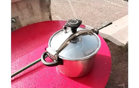 COCOTTE MINUTE SEB + SIFFLET