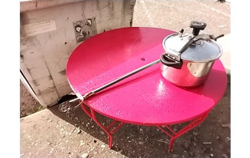 TABLE METAL ROUGE