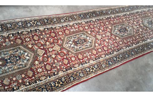 TEPPICH HANDGEKNÖPFT ROT MET GRÜN