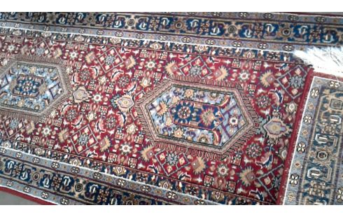 TEPPICH HANDGEKNÖPFT ROT MET GRAU