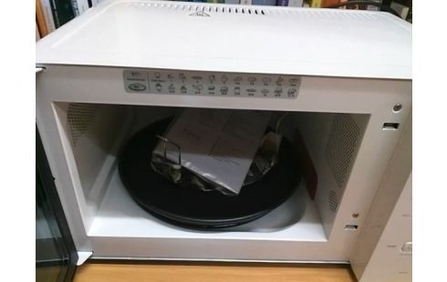 MICRO ONDES WHIRLPOOL (AVEC PLAQUE)