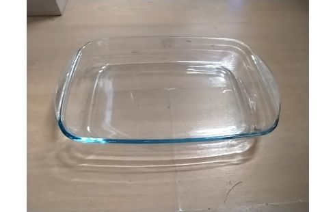 PLAT EN verre à gratin