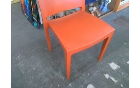 CHAISE PLASTIQUE 3 GRESSINS