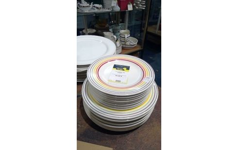 LOT D'ASSIETTES  BUGATTI