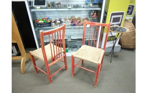 2 CHAISES STYLE SCANDINAVE MOBLER